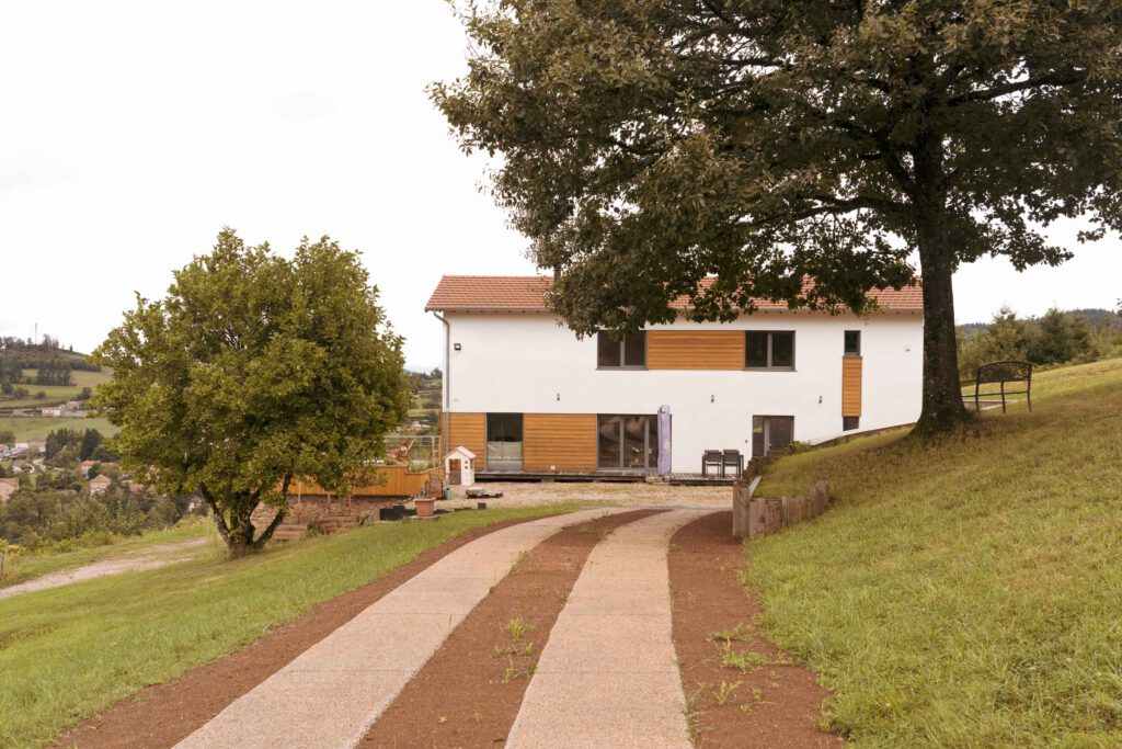 Photographie d'une maison à Roanne après sa restructuration par une architecte.