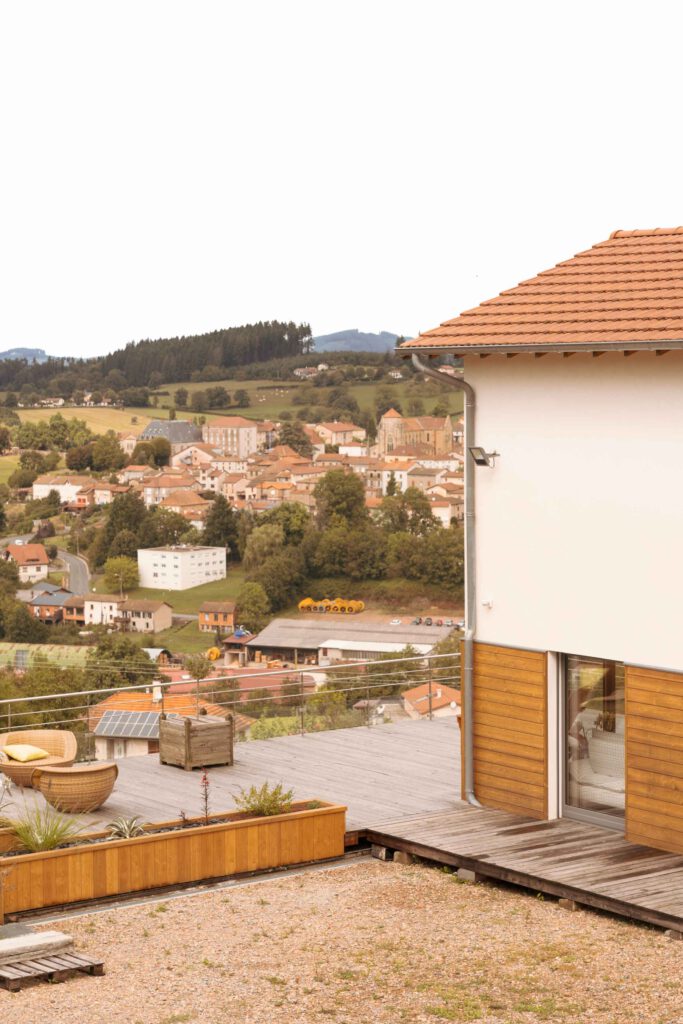 Photographie de la restructuration d'une maison près de Roanne par Ocre architecture.